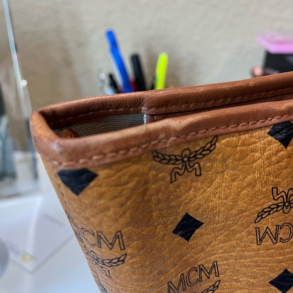 MCM COGNAC VISETOS SMALL ZIPPERED TOTE - Picture 6 of 15